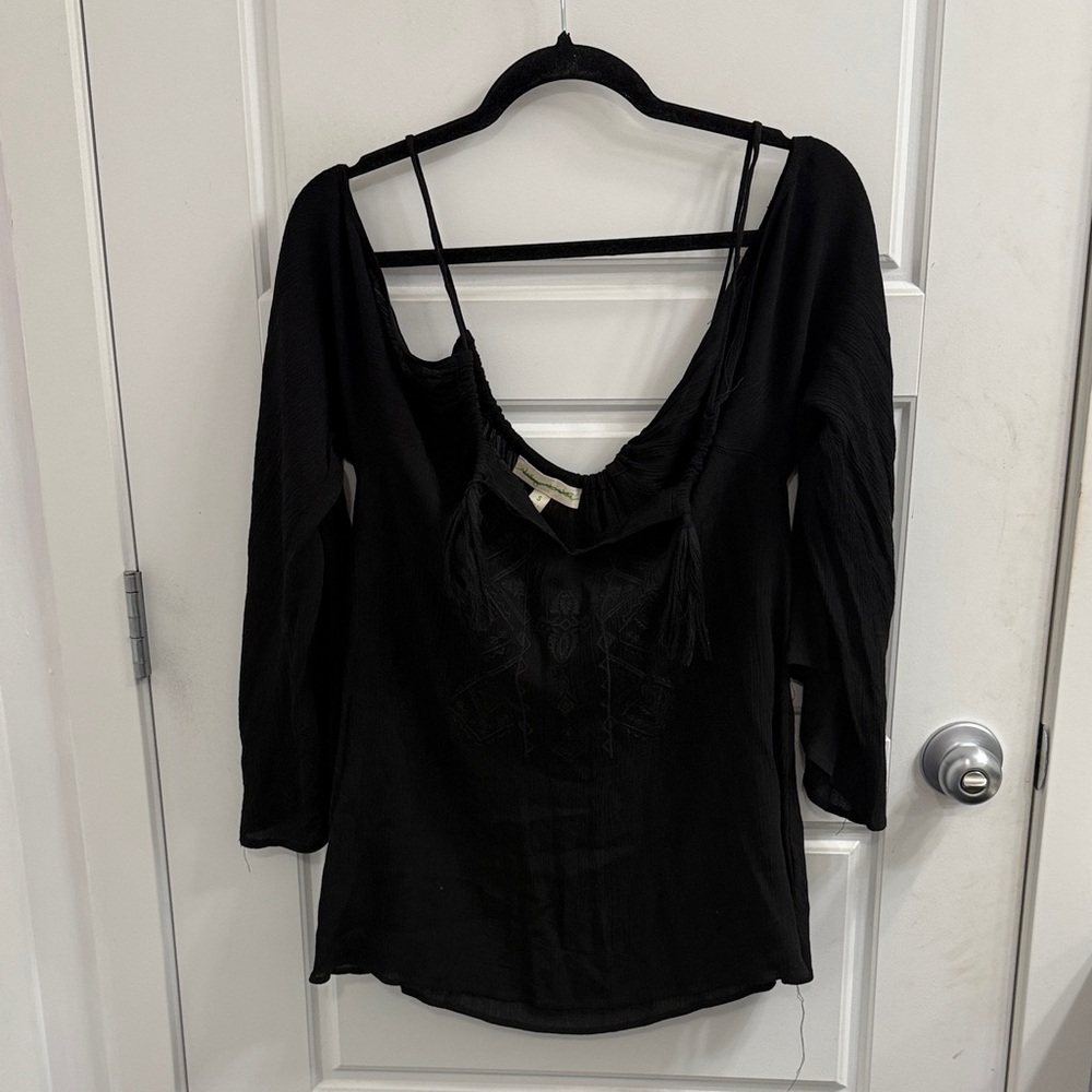 Urban Outfitters Staring at stars Cold Shoulder Embroidered Top Black Size Small
